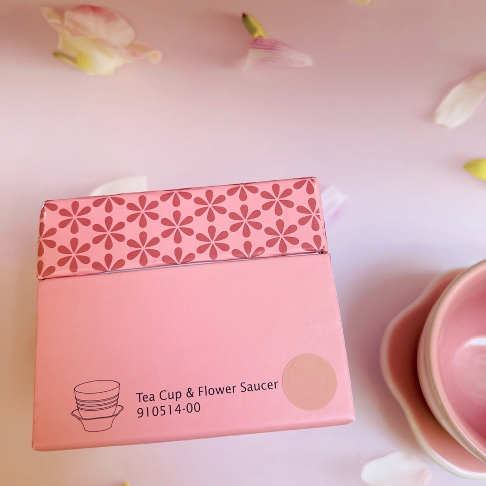 Le Creuset Tea Cup With Flower Saucer(reserve for seashelly) - Picture 10 of 11